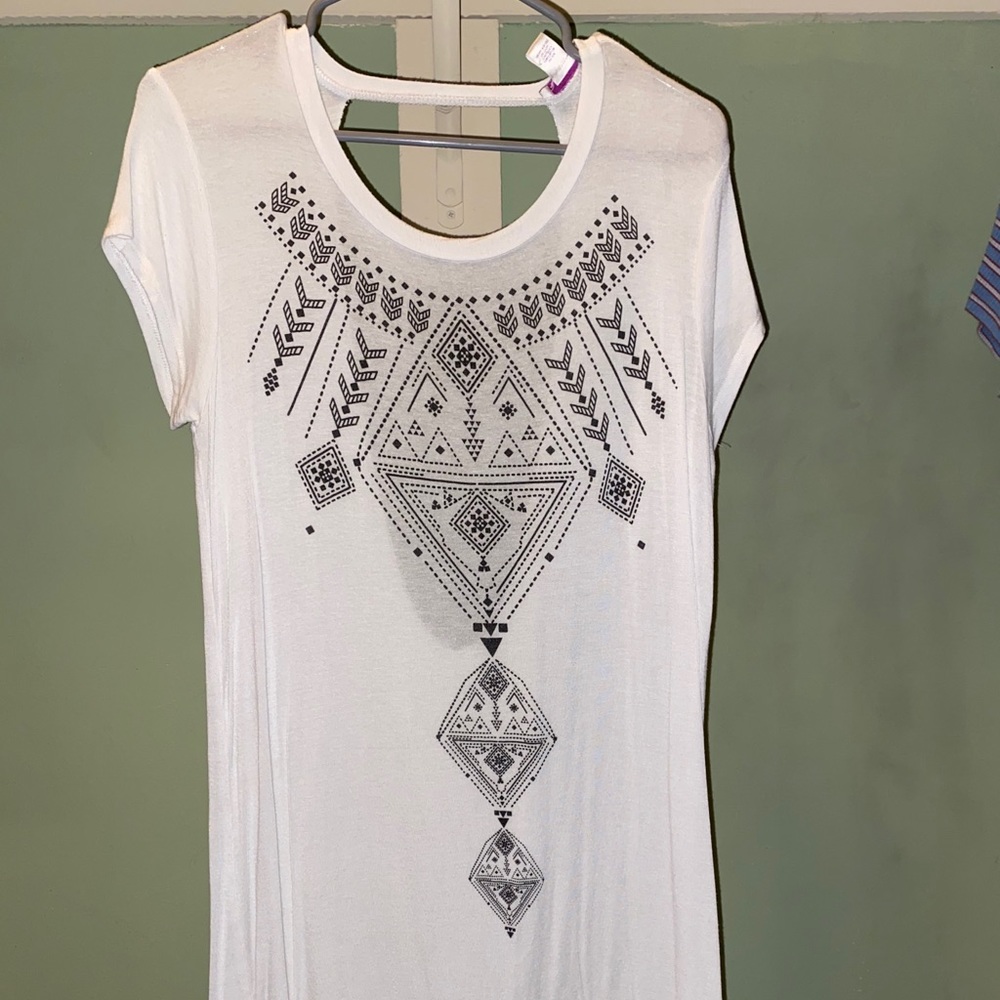 Wet Seal Tribal Print White Tee With Low Cut Back